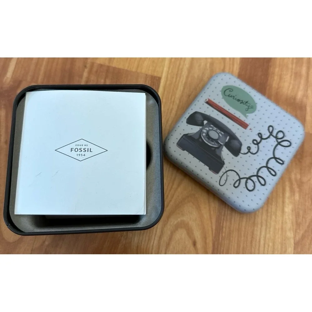 Collectable Fossil‎ watch empty tin for a Carlie watch.